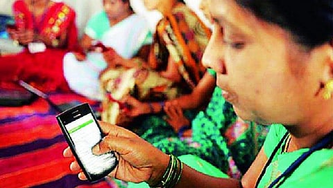 अंगणवाडी सेविकांना मोबाईल देणार,www.pudhari.news