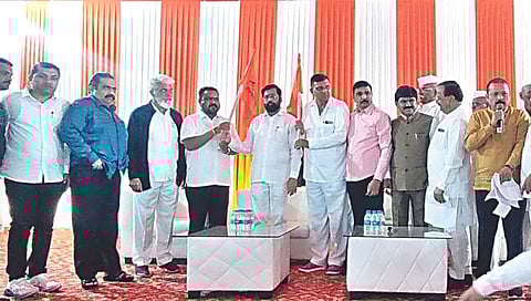 नाशिकच्या विकासासाठी कटिबद्ध; शिंदे गटात गेलेल्यांना मुख्यमंत्र्यांचे आश्वासन