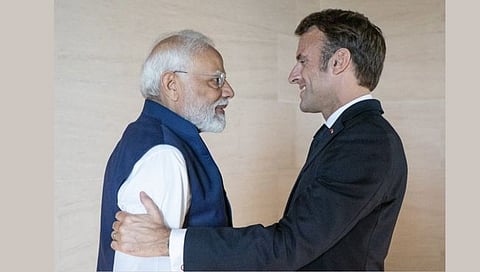 PM Narendra Modi : जगात शांतता नांदण्यासाठी पंतप्रधान मोदी सर्व देशांमध्ये एकजूट करतील; फ्रान्सच्या अध्यक्षांचे ट्विट