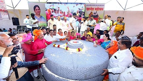 नाशिक : जातं फिरलं अन् खानदेशची संस्कृती प्रकटली, खानदेश महोत्सवाला सुरुवात