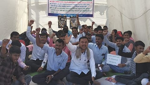 राज्यातील आदिवासी संशोधक विद्यार्थ्यांचे साखळी उपोषण