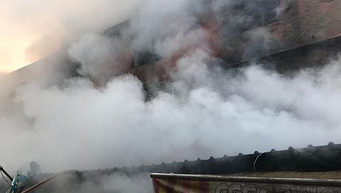 दिल्ली : दिल्लीच्या विकासपुरीमध्ये आग, अग्निशमन दलाच्या १८ गाड्या घटनास्थळी