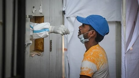 COVID19 Update: कोरोना रूग्णसंख्येत मोठी घट; २४ तासांत ५ हजार ८७४ रूग्णांची नोंद