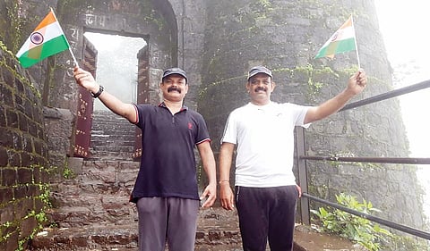 वेल्हे : डॉक्टरांची दहा वर्षांत सिंहगडावर 500 वेळा चढाई
