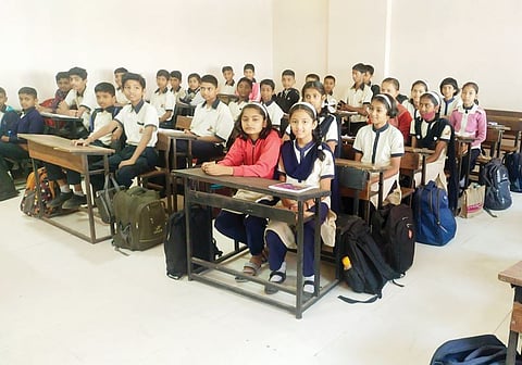 वडगावातील ‘ई-लर्निंग’ची घंटा वाजली! इंग्रजी माध्यमाची शाळा अखेर सुरू