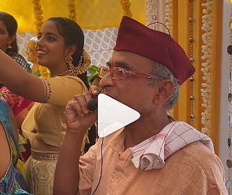 नवरा- नवरीपेक्षा लग्नात चर्चा फक्त काकांचीच! सोशल मीडियावर व्हिडिओ घालतोय धुमाकूळ