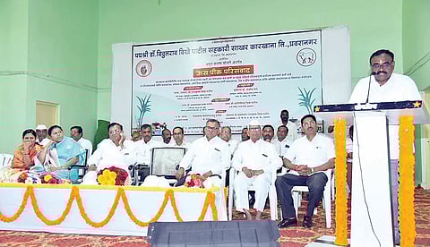 लोणी : ऊस पिकांत पंचसुत्रीचा वापर करा : कृषिरत्न डॉ. संजीव माने