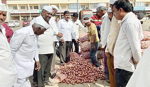 कांदाप्रश्नी राजगुरुनगरला ‘रास्ता रोको’