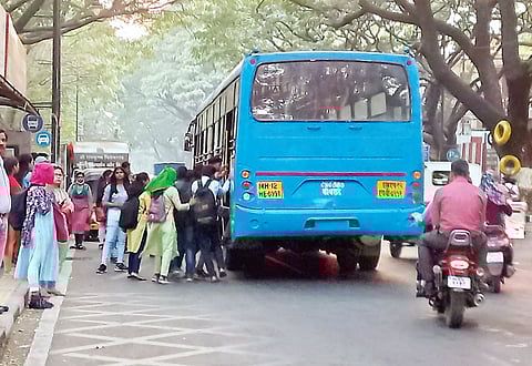 सात दिवसांत 400 बस ‘ब्रेक डाऊन’; प्रवाशांचे हाल : प्रशासनाला जाग येणार?