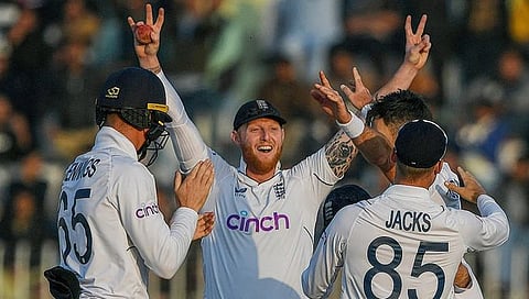 Pak vs Eng 1st Test : पाकिस्तानचे इंग्लंडसमोर ‘लोटांगण’; पहिल्या कसोटीत इंग्लंडचा ७४ धावांनी विजय