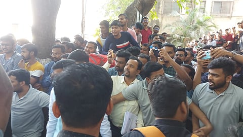 पुणे : एमपीएससीच्या विद्यार्थ्यांची पत्रकार संघात हुल्लडबाजी