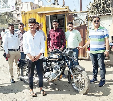 पौड : फटाके वाजविणार्या ‘बुलेट’ थेट होताहेत जप्त; रोडरोमिओंवर पोलिसांची कारवाई