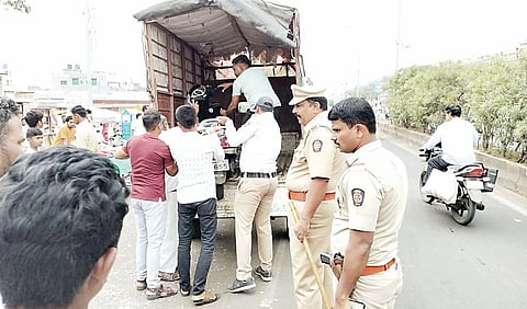 शाळकरी मुलीच्या मृत्यूनंतर इंदापूरचे पोलिस झाले जागे