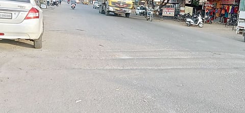 प्रवाशांनो, मणके सांभाळा! बारामती-निरा रस्त्यावर गतिरोधकांमुळे प्रवासी हैराण