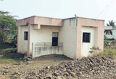 शिरापूरचे तलाठी कार्यालय धूळखात; दोन वर्षांपासून इमारत बांधून तयार