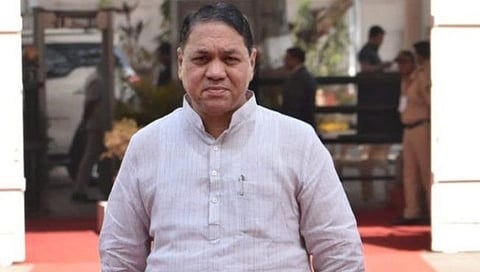 विधान परिषदेतून : वळसे-पाटील पायऱ्यांवर उतरलेच!