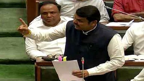 मुंबई महाराष्ट्राचीच, कुणाच्या बापाची नाही : देवेंद्र फडणवीसांनी कर्नाटकला ठणकावलं