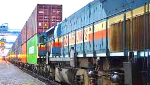 रत्नागिरी : जेएनपीटी बंदरात थेट कंटेनर ट्रेन सेवा सुरू