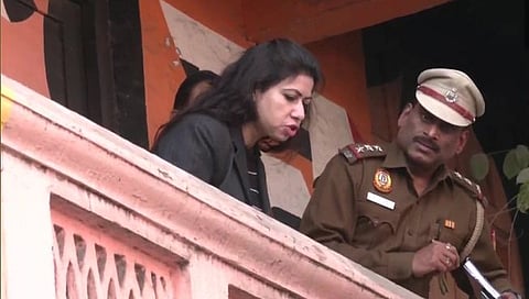 दिल्ली : धक्कादायक! शिक्षिकेने ५ वीच्या विद्यार्थीनीला पहिल्या मजल्यावरून फेकले