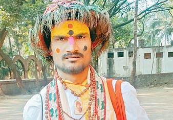 शिरगाव : देवांच्या गुणगौरवाबरोबर देतो मुली शिकवण्याचा संदेश : तरुण वासुदेव आकाश वाईकर