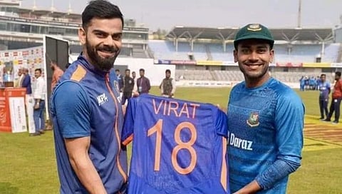 Virat Gifted his Jersey : कसोटी सामन्यातील विजयानंतर विराटच्या ‘त्या’ कृतीने सारेच भारावले…