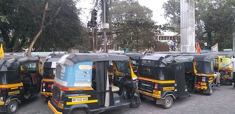 पुणे: बेकायदेशीर आंदोलन करणार्या संघटनेच्या पदाधिकाऱ्यांसह रिक्षा चालकांविरुद्ध गुन्हा दाखल