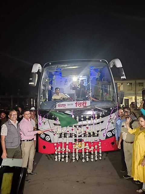 समृध्दी महामार्गावर नागपूर ते शिर्डी दरम्यान धावली पहिली एसटी बस