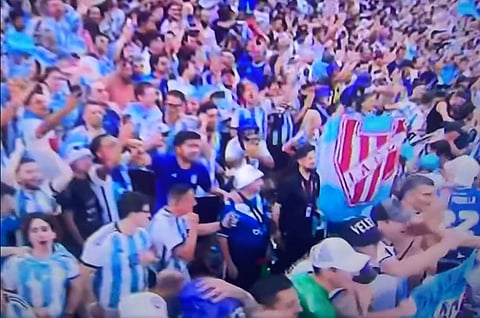 FIFA WC : मेस्सी जिंकताच ‘ही’ चाहती झाली टॉपलेस! सर्वांसमोर मर्यादा ओलांडल्या