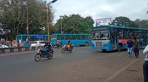 पुणे : उपनगरात कडकडीत बंद !