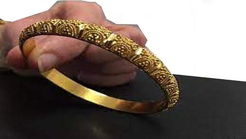 नाशिक : अडीच तोळ्यांची बांगडी पळवली