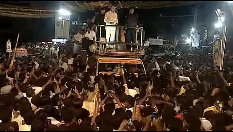 Chandrababu Naidu’s Roadshow : आंध्र प्रदेशमध्ये चंद्राबाबु नायडू यांच्या रोडशोमध्ये चेंगराचेंगरी; ८ लोकांचा मृत्यू