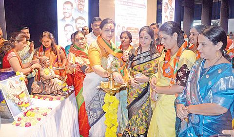 पिंपरी : महिलांना कोणत्याही क्षेत्रात रेड कार्पेट नाही’ : चित्रा वाघ