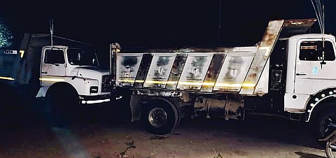 नगर : अवैध वाळू वाहतूक; दोन डंपर पकडले तीन ताब्यात, पाच जणांविरुद्ध गुन्हा