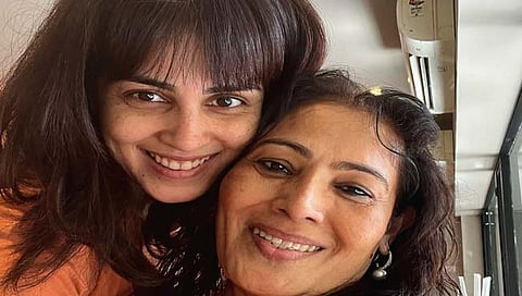 genelia deshmukh with mother