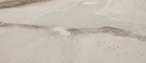 पिंपरी : डेडलाइन संपल्यानंतरही रस्त्यांवर खड्डेच !