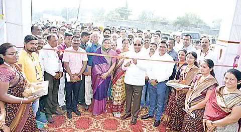 बचत गटांनी कार्पोरेट ब्रँडिंग बाजारपेठ मिळवावी : ना.राधाकृष्ण विखे