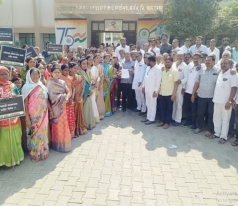 नगर : अधिकारी निलंबनाविरोधात जनता रस्त्यावर