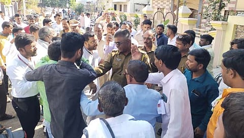 Gram Panchayat Election Result : परभणी : वाडीदमईतील दोन गटात निकालानंतर तुफान हाणामारी