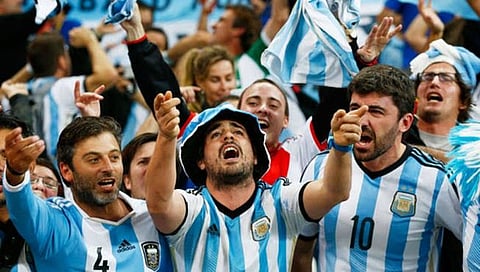 Argentina Fans : फायनलसाठी मौल्यवान वस्तू विकून अर्जेंटिनाच्या चाहत्यांनी गाठले कतार !