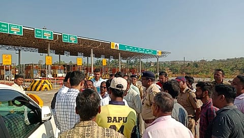 रत्नागिरी : सर्वपक्षीयांच्या आंदोलनानंतर टोलवसुलीला स्थगिती