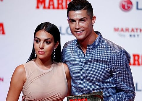 Georgina Ronaldo : जॉर्जिनाने रोनाल्डोला भेट दिली आलिशान रोल्स रॉइस कार! किंमत जाणून थक्क व्हाल