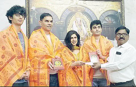 शिर्डी : साईचरणी 50 हजार डॉलरचे दान