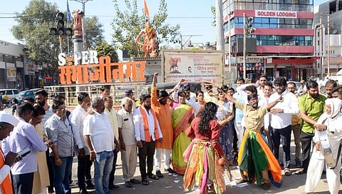 औरंगाबाद : मंत्री चंद्रकांत पाटील यांच्या विरोधात आंबेडकरी जनता आक्रमक; प्रतिकात्मक पुतळ्याच्या दहन