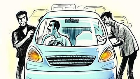 सांगली : कारवर दरोडा; दोन लाखांचा ऐवज लुटला