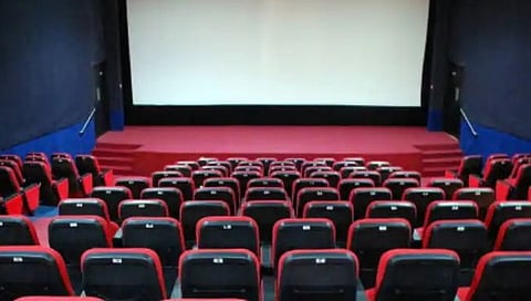 Entertainment : सरकार गावांमध्ये 2023 पर्यंत 500 सिनेमा हॉल उघडण्याच्या तयारीत?