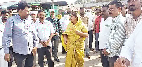 कोपरगाव : बाजार समितीतील शेतमाल विक्री सुरू; स्नेहलता कोल्हे यांनी घडविला समेट