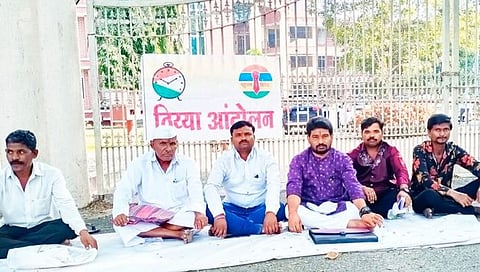 सोलापूर : नगरप्रशासन सहाय्यक आयुक्त, मुख्याधिकारी यांच्या गैरकारभाराची चौकशी करून बडतर्फ करण्याची मागणी