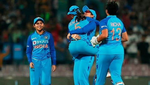 IND W vs AUS W : सुपर ओव्हरमध्ये भारतीय महिला संघाचा ऑस्ट्रेलियावर थरारक विजय
