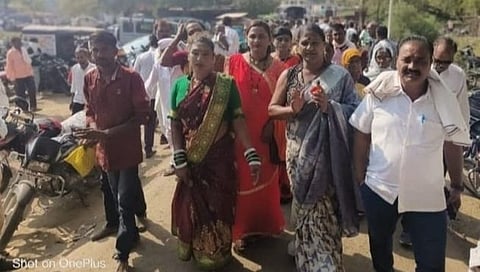 वाशीम : तृतीयपंथी करीना उतरली ग्रा. पं. निवडणुकीच्या रणधुमाळीत