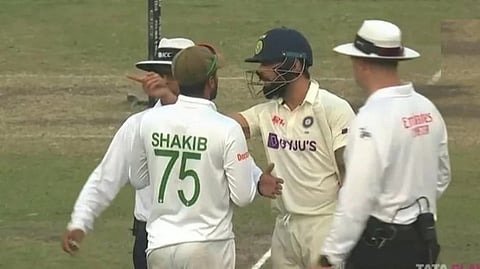 Virat Kohli Fight : विराट कोहली भडकला; बांगलादेशी खेळाडूला भिडला, शकिब-उल-हसनने केला हस्तक्षेप (Video)